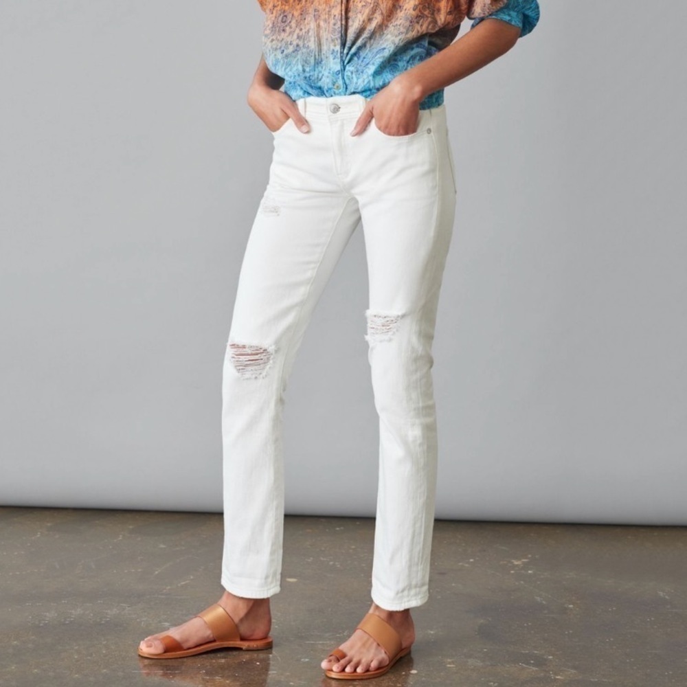 NWT Anthropologie Pilcro Mid Rise Slim Distressed Fit Boyfriend Jeans In White